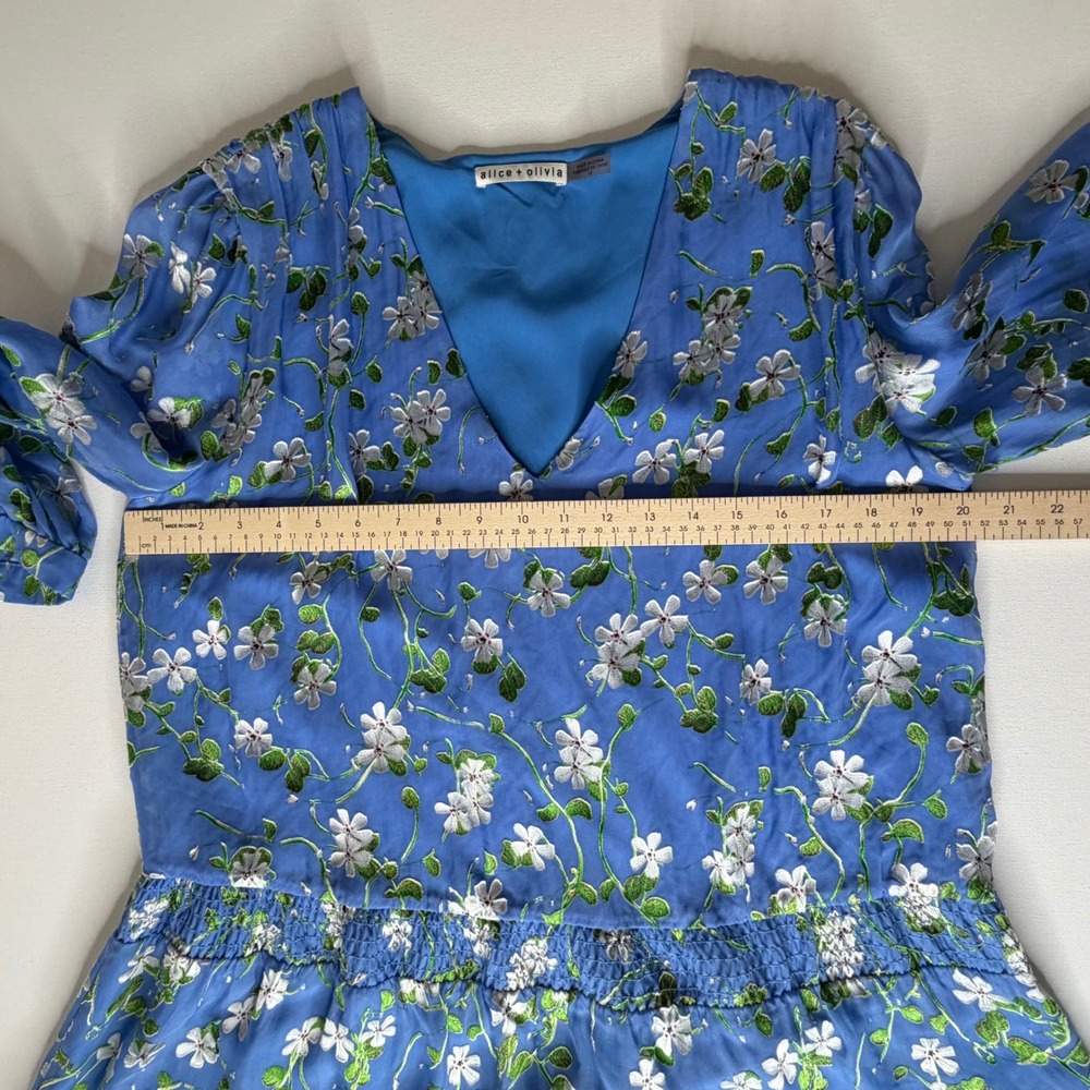 Alice + Olivia Adaline Blue Floral Silk Blend Smocked Mini Dress Sz 10 Romantic - Picture 10 of 11